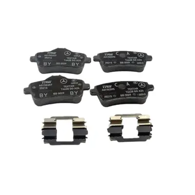 Pros and cons of OEM and aftermarket brake pads shown through material and design differences